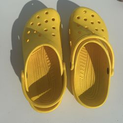 Women’s 9 Crocs