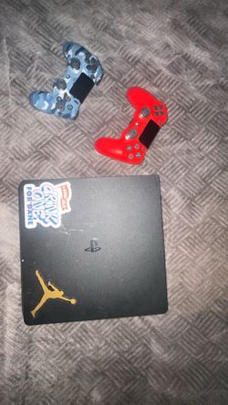 ps4 + 2 controllers