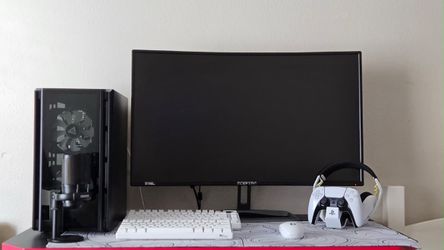 Gaming pc and a monitor