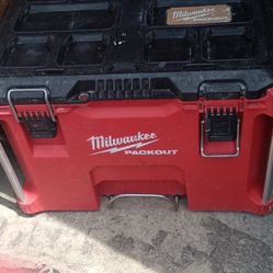 Milwaukee Pack Out Rolling Box