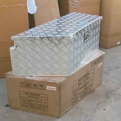Aluminum tool box for trucks and trailers