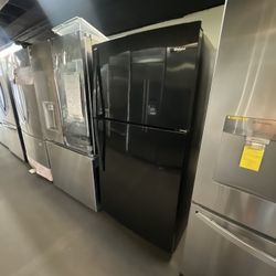 Whirlpool Apartment Size Gloss Black Top Freezer Refrigerator 