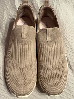 Skechers women size 8 1/2