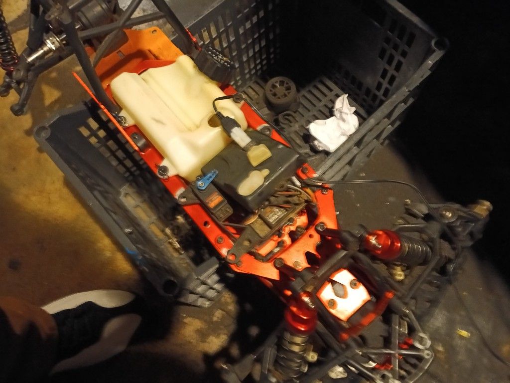 5th Scale Major HPI Chassis With Wheels And Comes With Receiver And Controller Plus Chassis And All Hookups Without Motor