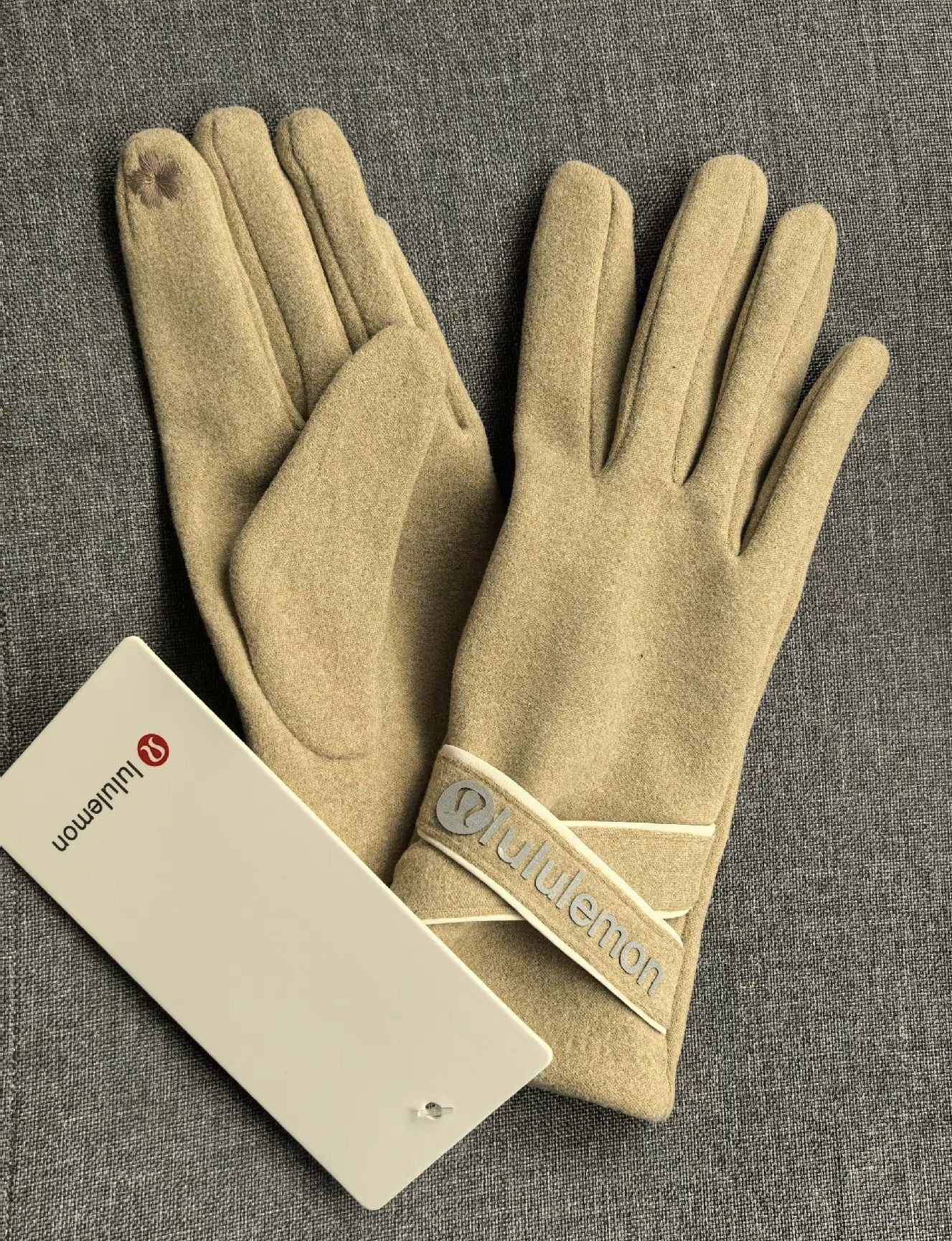 Lululemon winter plush women's full-finger gloves