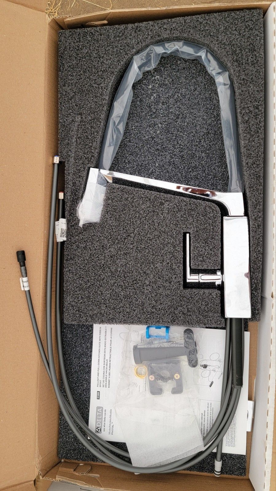 New DeltaPivotal Single Handle Pull Down Sprayer Kitchen Faucet with  MagnaTite Docking in Chrome $250ea