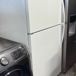 Top Freezer Refrigerator 