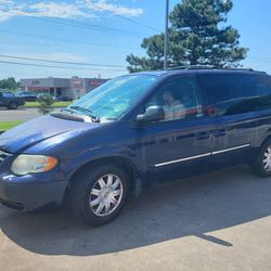 2006 Chrysler Town And Country Minivan 