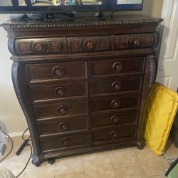 CHEST OF DRAWERS