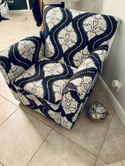 Swivel Chair - Like New