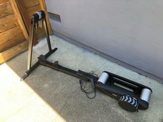 Wahoo kickr roller w/ power meter pedals