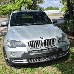 BMW X5 4.8L IMMACULATE  ONLY 90K