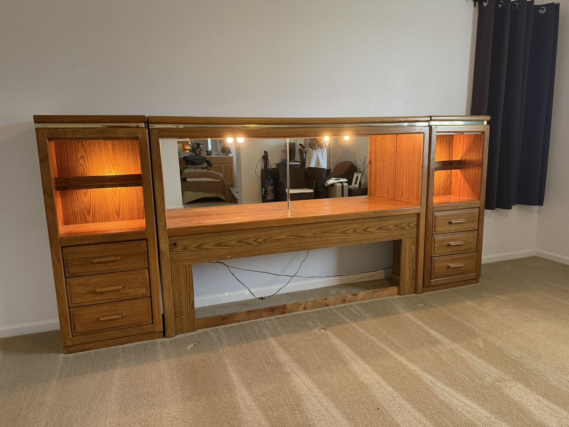 Brown Bedroom Bed Set With Mirrors And Lights 