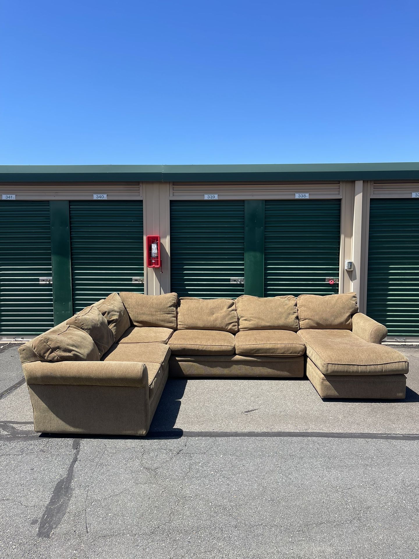 Free Delivery! Beautiful Modular Crate and Barrel Sectional sofa/couch with Chaise!