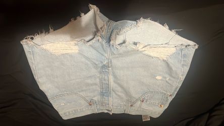 Women’s Levi’s jeans