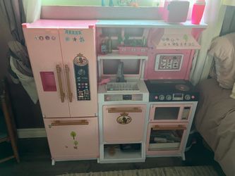 Disney princess working kitchen
