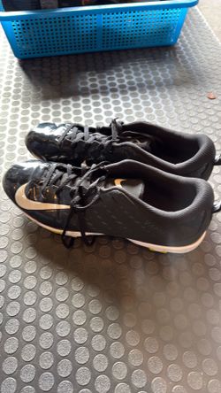 Nike soccer shoes, size 12 excellent condition