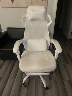 GTRACING White Gaming Chair – Excellent Condition | $120 OBO