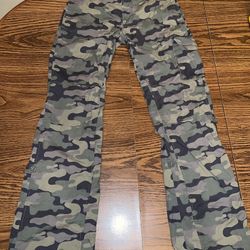 Women’s OLD NAVY Camo Cargo Pants