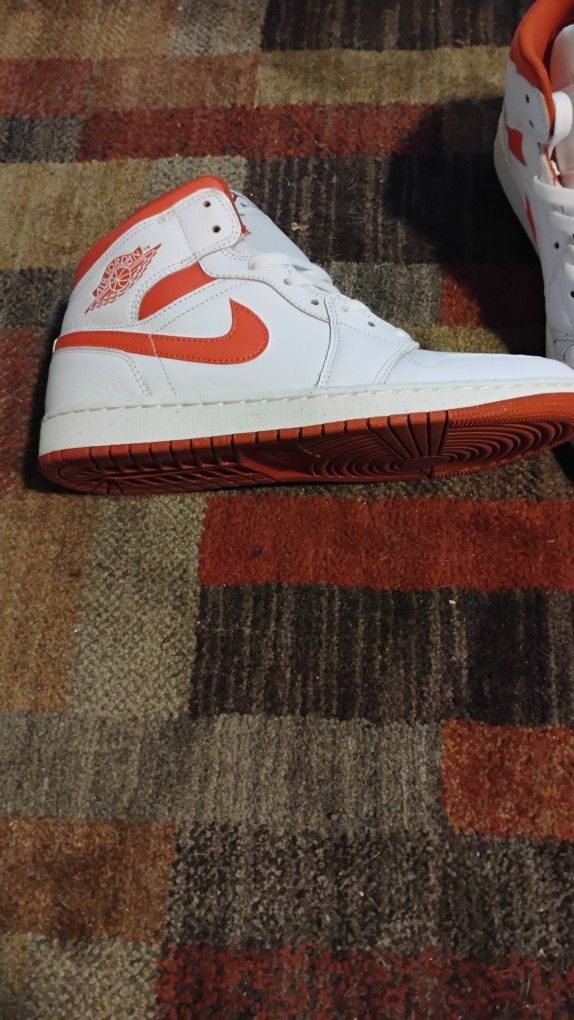 Jordan 1 Mid