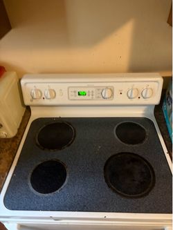 Whirlpool Stove & Refrigerator Set