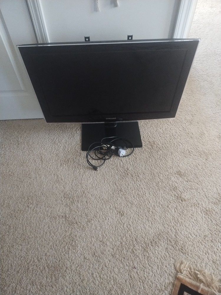 Saudi Made TV With No Remote With stand