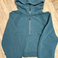 Lululemon 1/2 Zip Crop Scrub  XS/S