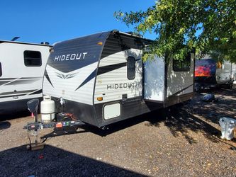 2021 Keystone Hideout 17ft couples trailer with slide Murphy bed