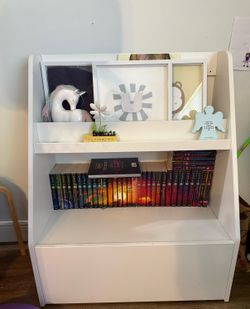 IKEA BERGIG book display