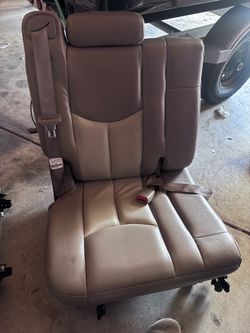 Set 3rd row seats gmc Yukon 2003