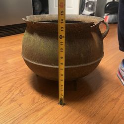 10 gallon large antique cast iron cauldron