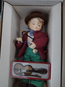 Goebel Little Fiddler Doll