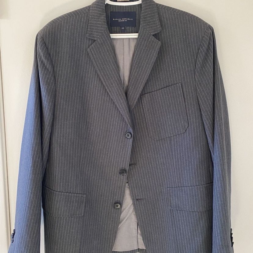 Banana Republic Pinstripe Blazer Suit  Size 42 Slim With Pockets - Preowned - Great Condition  