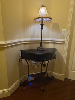 Accent table and lamp