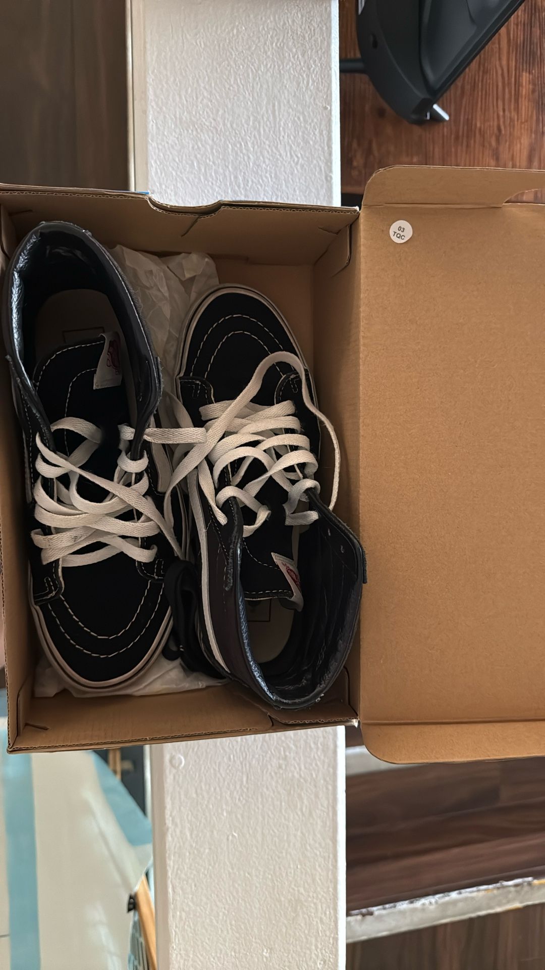 VANS SIZE 7 In Women