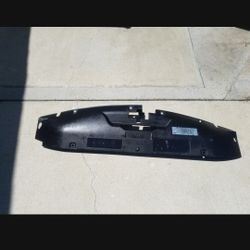 2002 Gm 2500HD 6.0 OEM Radiator Upper Air Baffle Deflector