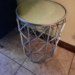 1 End Table Silver Color. 