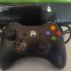 Xbox 360 E With 500 Gb Hard Drive 1 Controller 2 Games Power Cord 