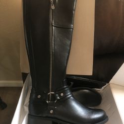 Black Boots 