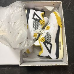 Jordan 4 