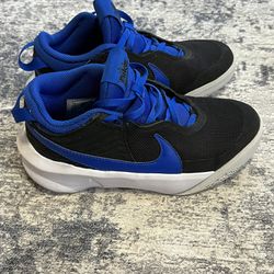 Youth Nike Size 3.5Y