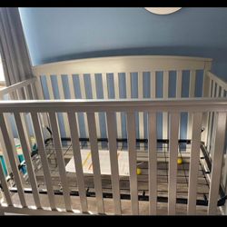 Crib/Toddler Bed 