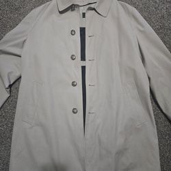 Brand: Lauren Ralph Lauren
Item: Men’s lightweight trench / car coat
Size: 42R