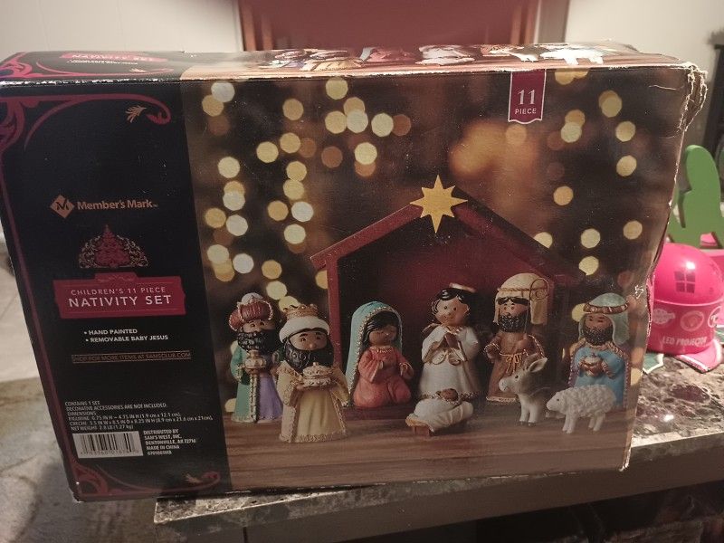 Members Mark Childrens Nativity Set 11 Piece Baby Jesus Animals WiseMen Open Box