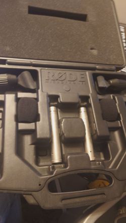 Rode NT5 microphone pair w/ case and clips