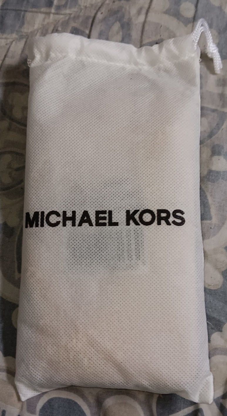 Michael Kors Crossbody Carrier