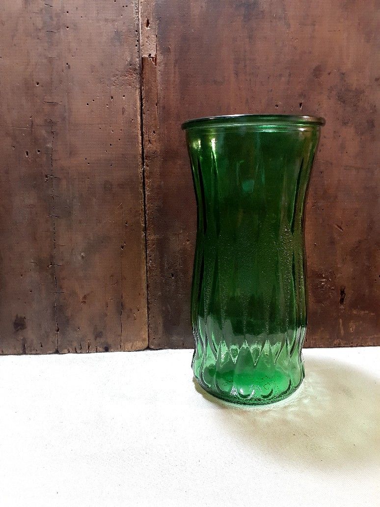 Vintage 8" Hoosier CFG/CL9 Emerald Green Bouquet  Vase
