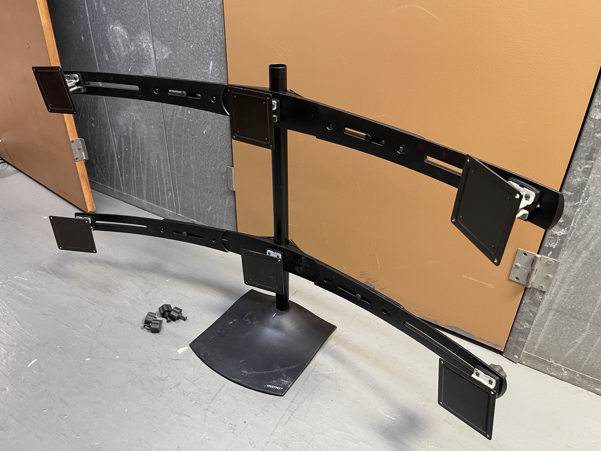 Ergotron 6 Computer Monitor Desktop Stand 🔥 Traders, Gamers, Editors