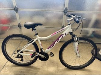 BrandNew Schwinn 26 in Mountain Bikes white/pink