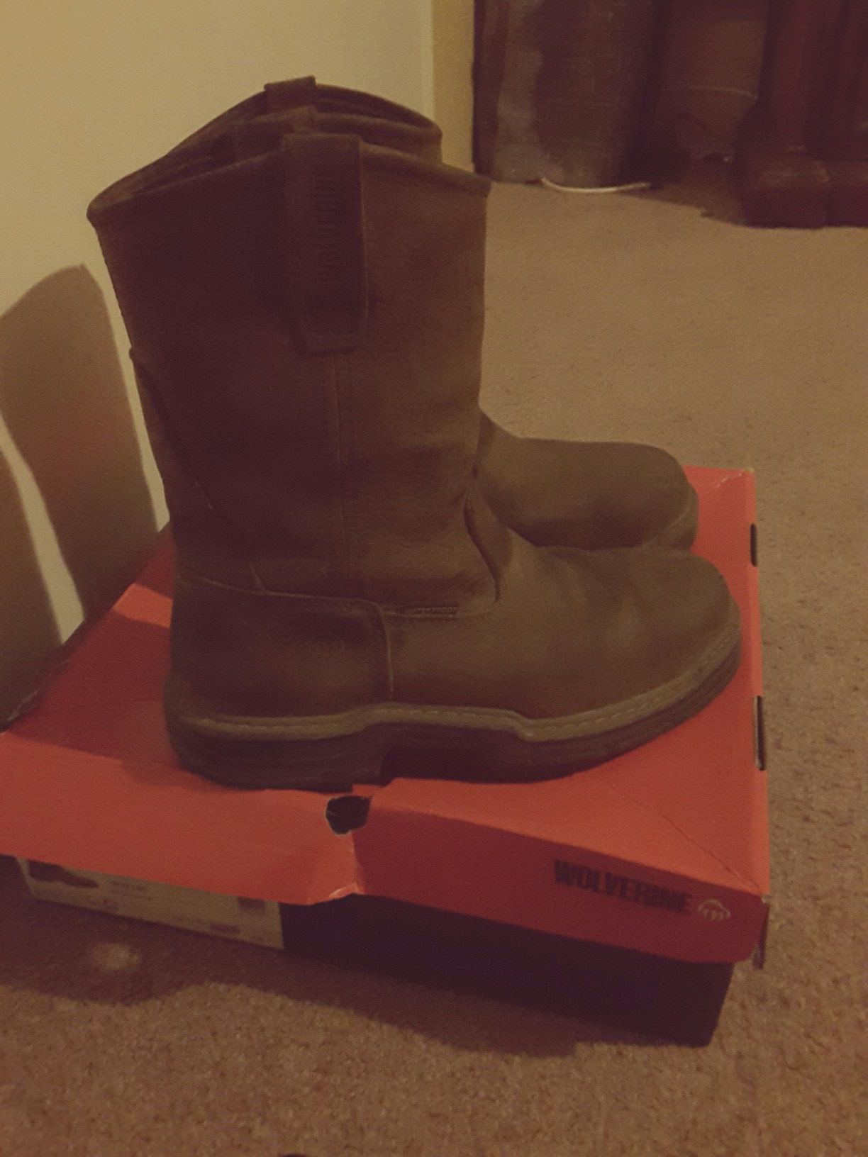 👩wolverines steel toe water & oil proof work boots used a few times but in great condition